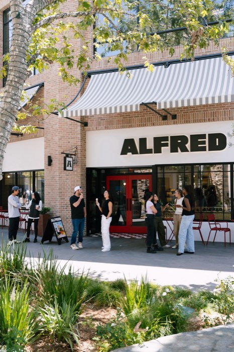 Restaurants / retail